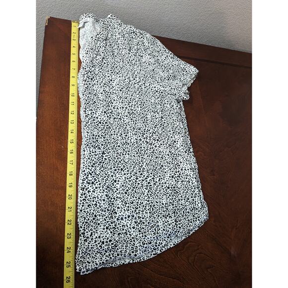 Amazon Essentials Animal Print Blouse Large Black White Button Front V Neck Work - Picture 7 of 9